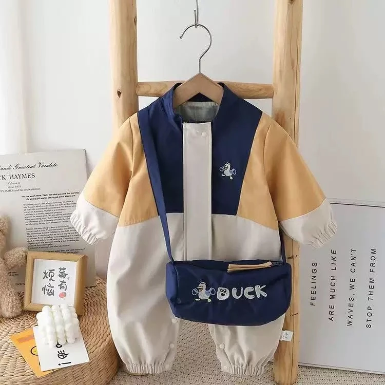婴幼儿衣服春秋装男女宝宝连体衣满月百天可爱卡通小鸭挎包连体衣
