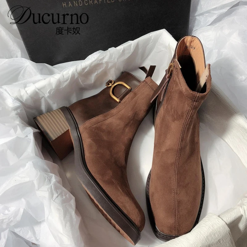 度卡奴圆头新款覆古短靴瘦瘦靴侧拉炼中跟街头拼接时装靴复古单靴