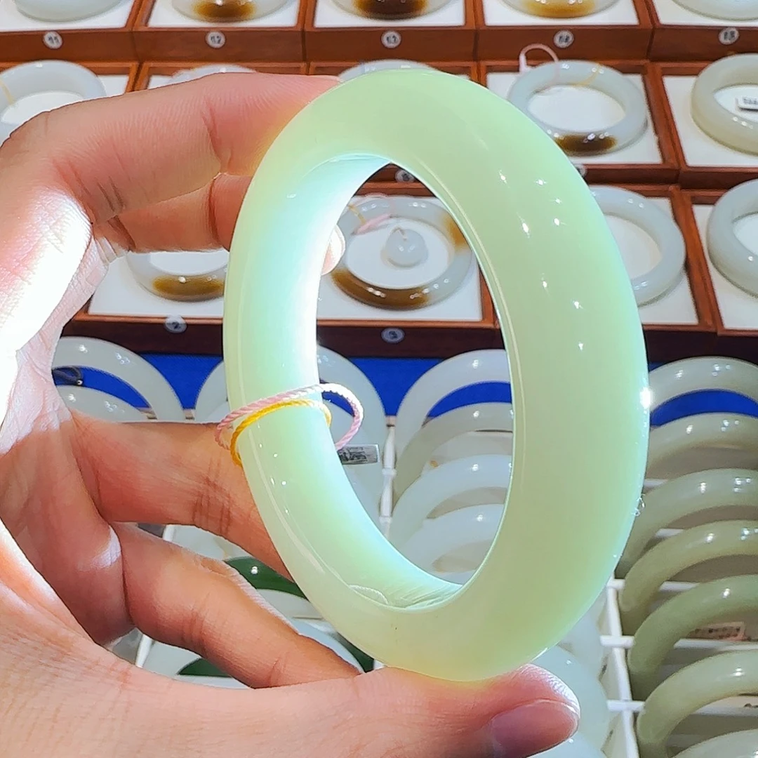 和田玉未镶嵌手镯且末奶青蓝60 61 62