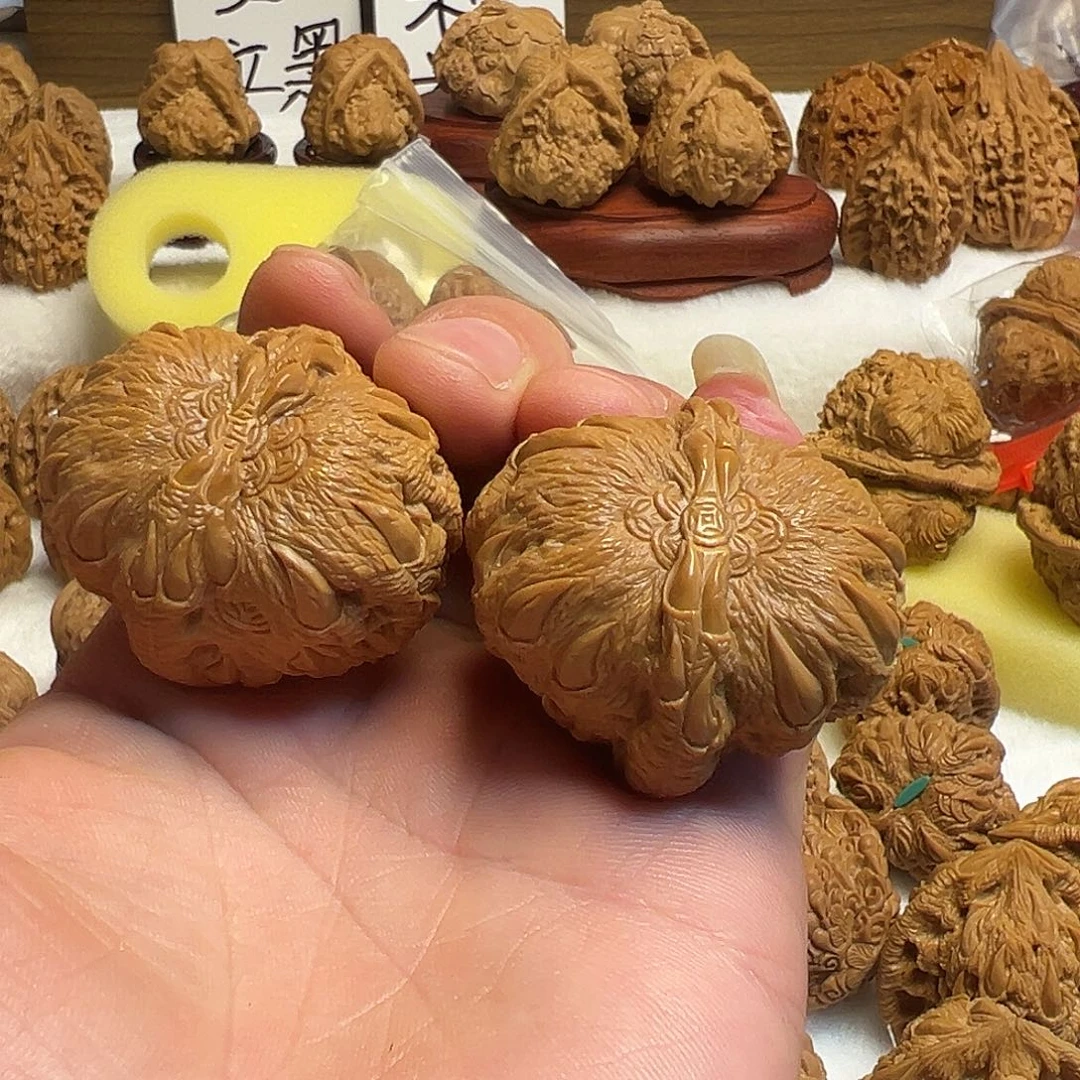 得****元宝雕刻精品吞噬