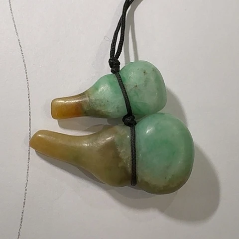 翡翠未镶嵌颈饰徽**古