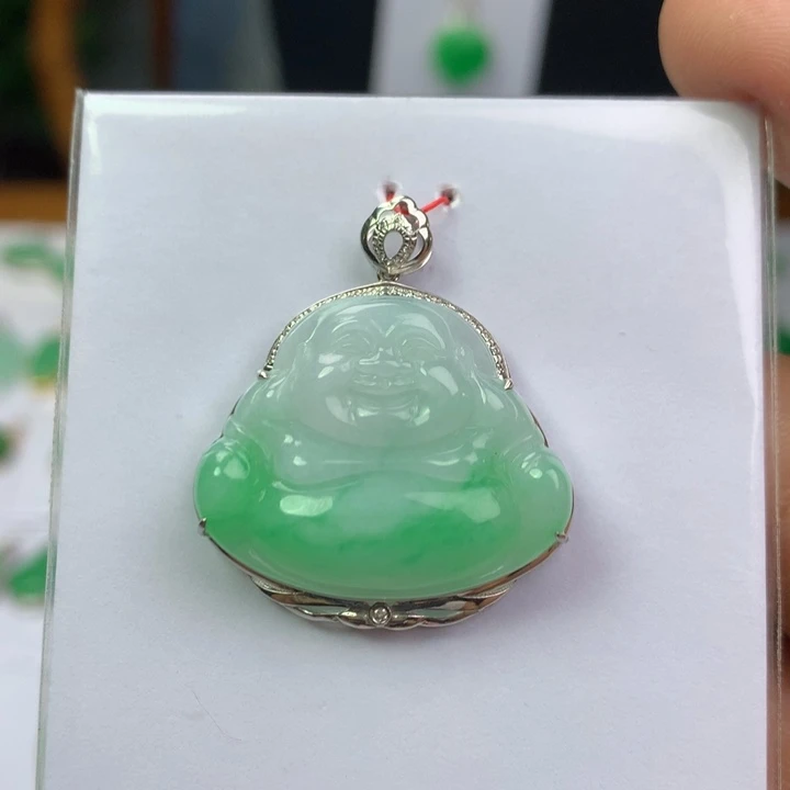 颈饰18K金镶嵌翡翠