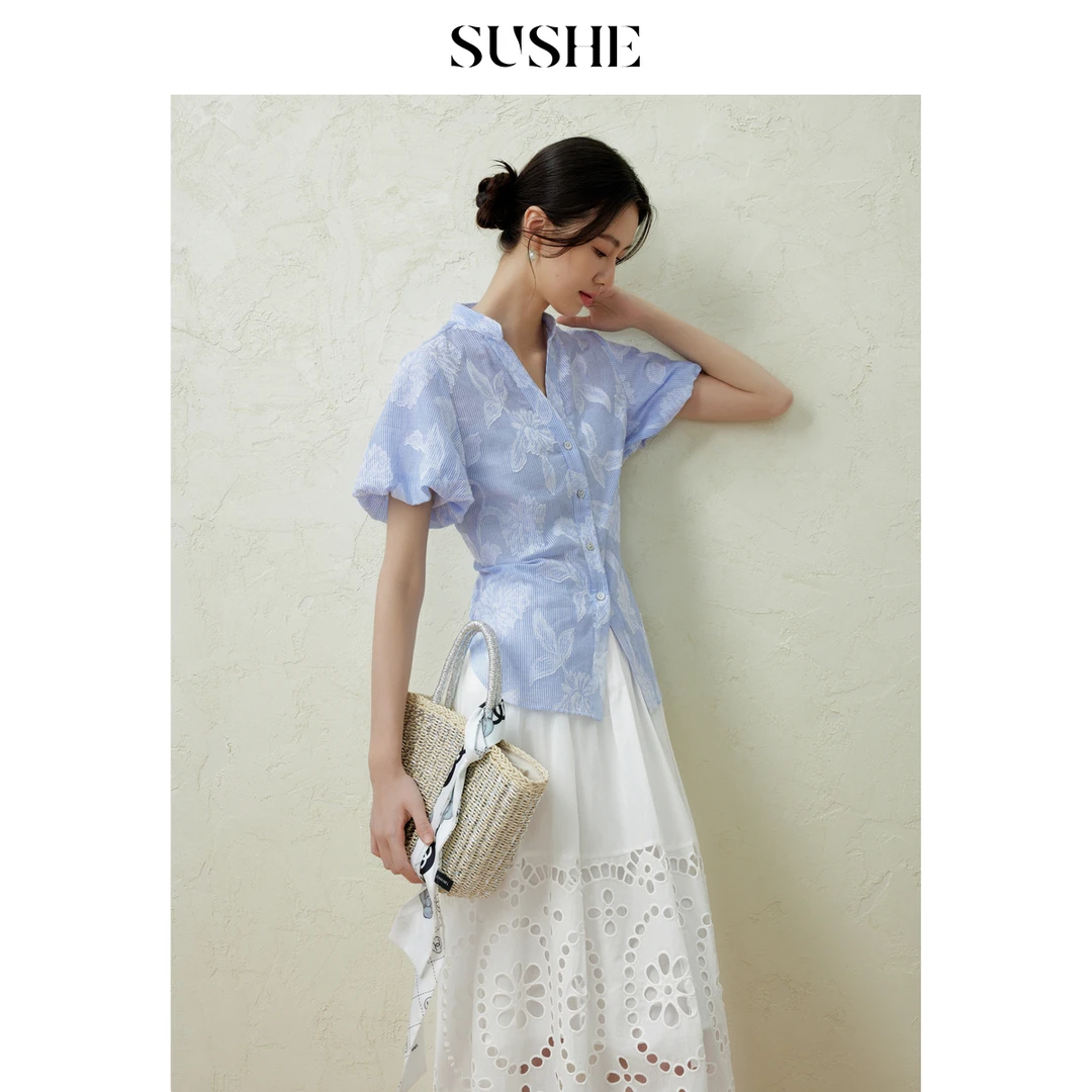 束皙SUSHE 弥叶 晴空海盐提花暗条纹V领泡泡袖可调节收腰衬衫女夏