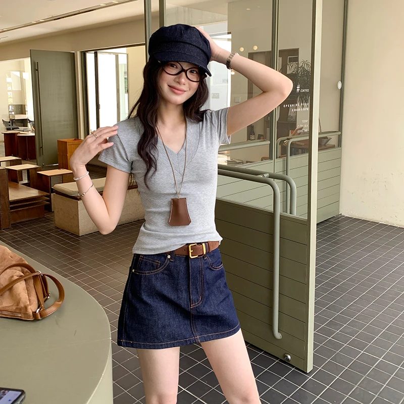 hello达人自拍韩系V领正肩短袖T恤女2025夏季新款白色纯欲性感辣