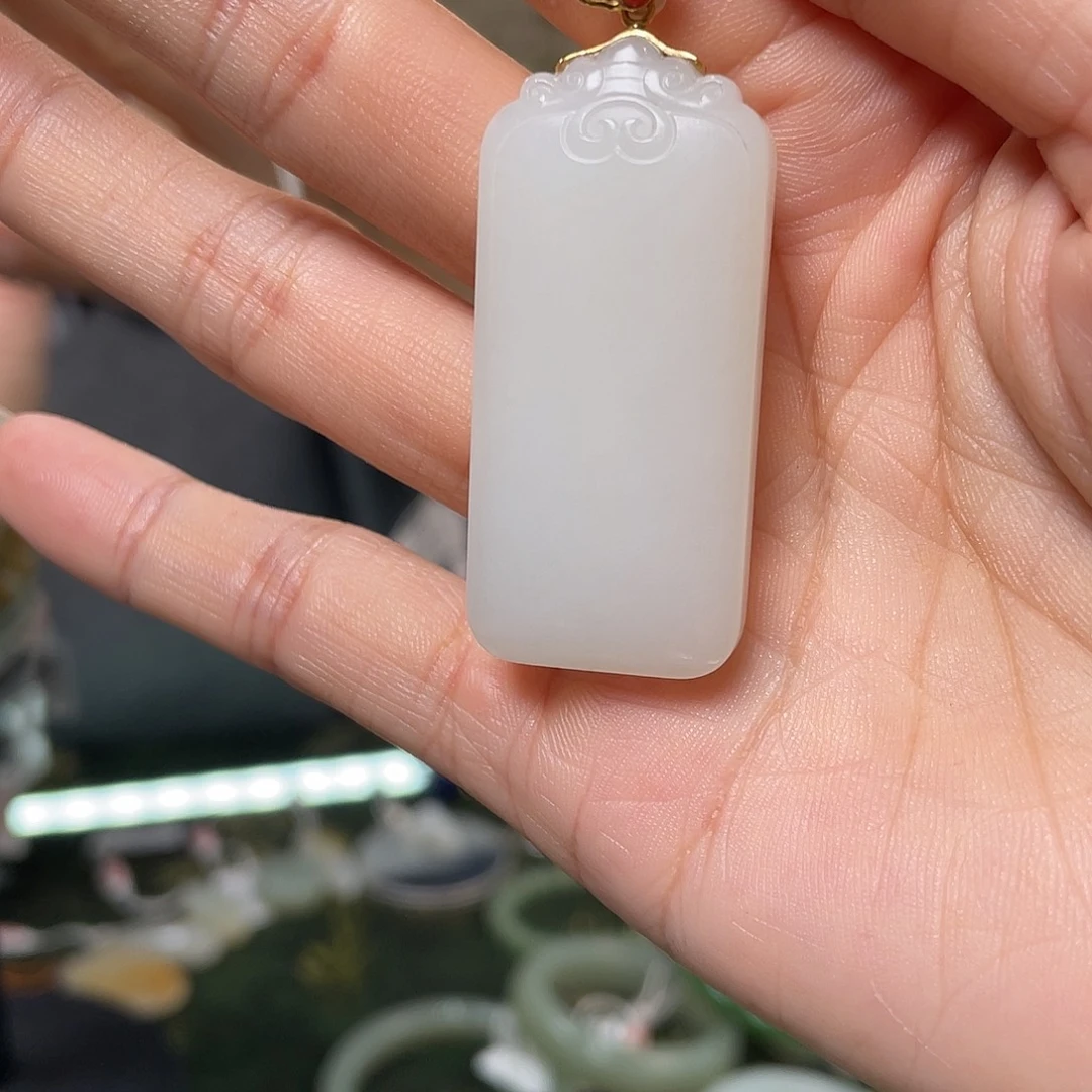 和田玉18K金镶嵌颈饰