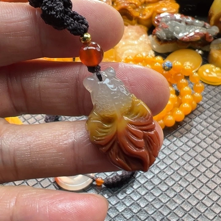 石英质玉（黄龙玉）颈饰未镶嵌