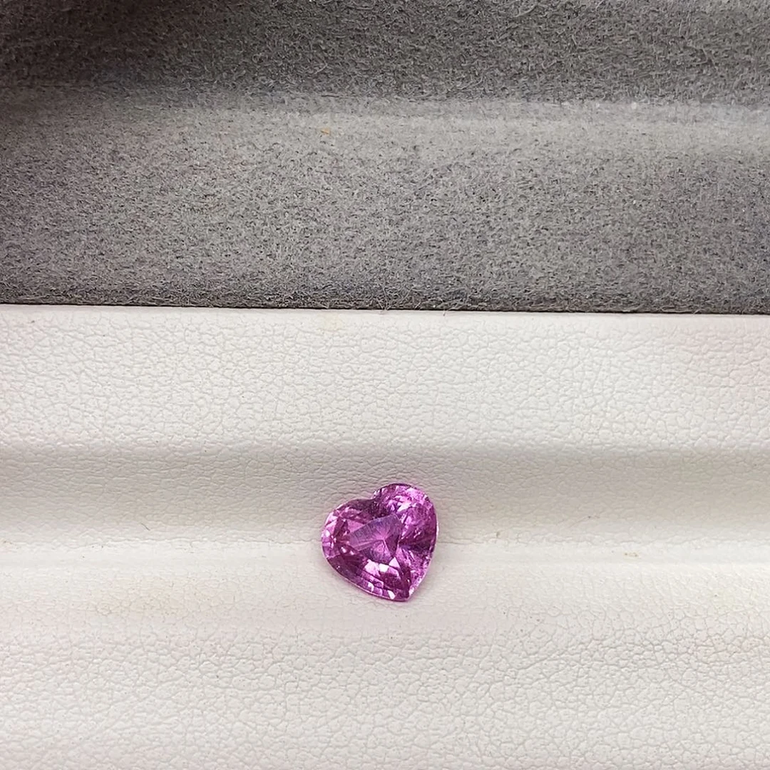 蓝宝石裸石2.03克拉天然无烧粉蓝宝