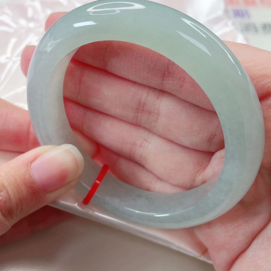 嗨****翡翠未镶嵌手镯55.8圈x594