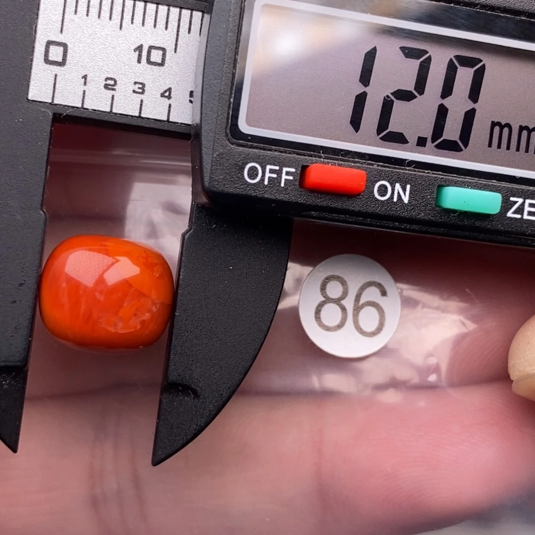 南红玛瑙未镶嵌配饰有瑕疵