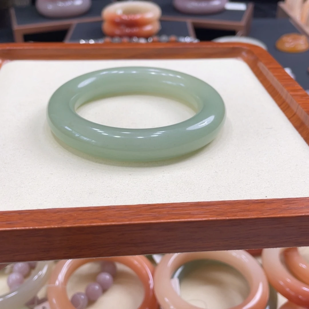 石英岩玉手镯未镶嵌