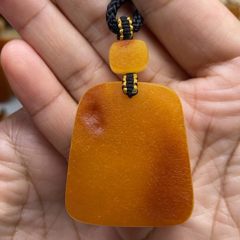 【闪购商品】琥珀颈饰未镶嵌