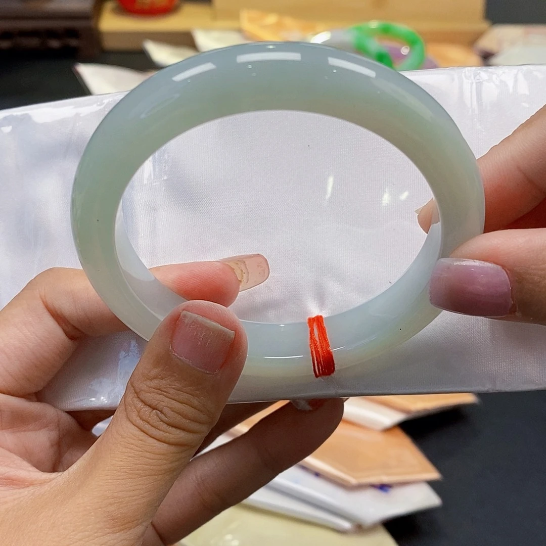 翡翠手镯未镶嵌60圈口