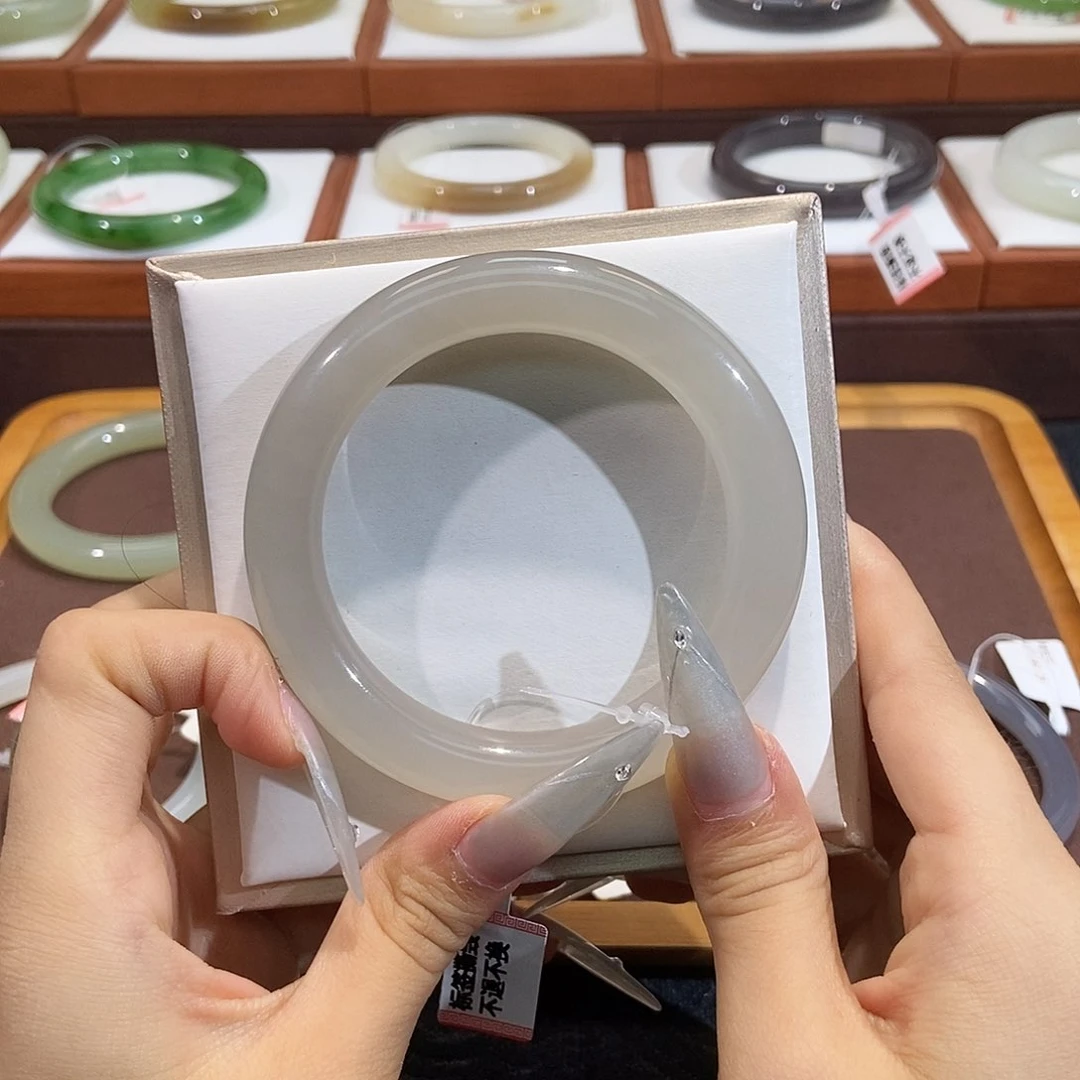 和田玉手镯未镶嵌婷