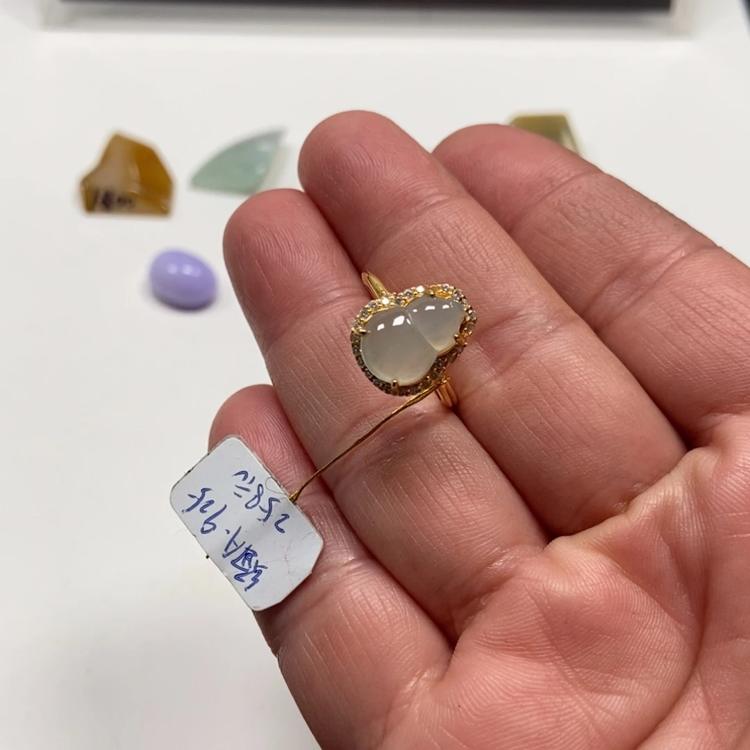 翡翠戒指未镶嵌翡翠