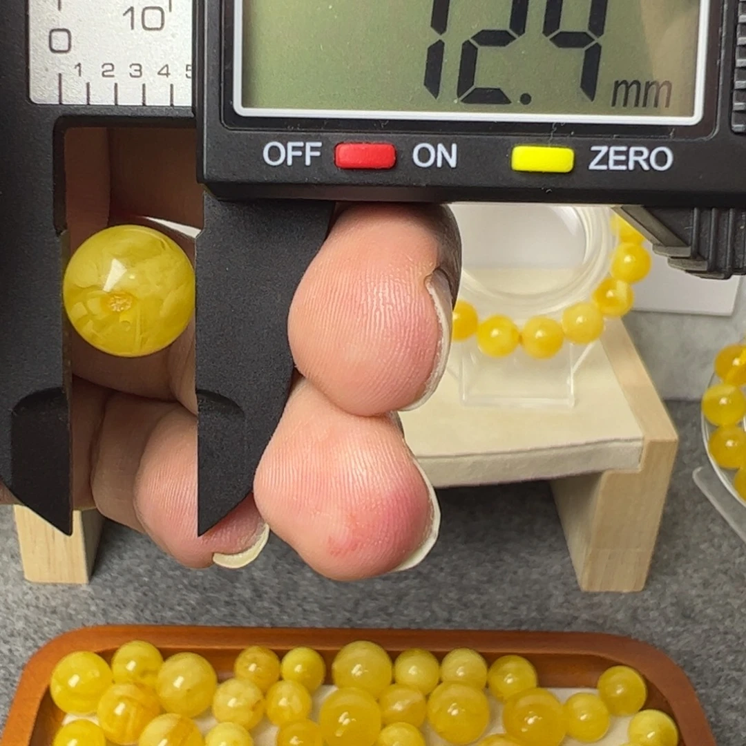琥珀未镶嵌裸石微瑕34
