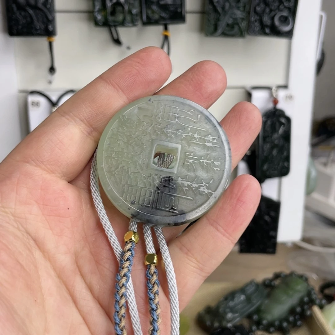 【闪购商品】岫玉颈饰未镶嵌落****霞山鬼