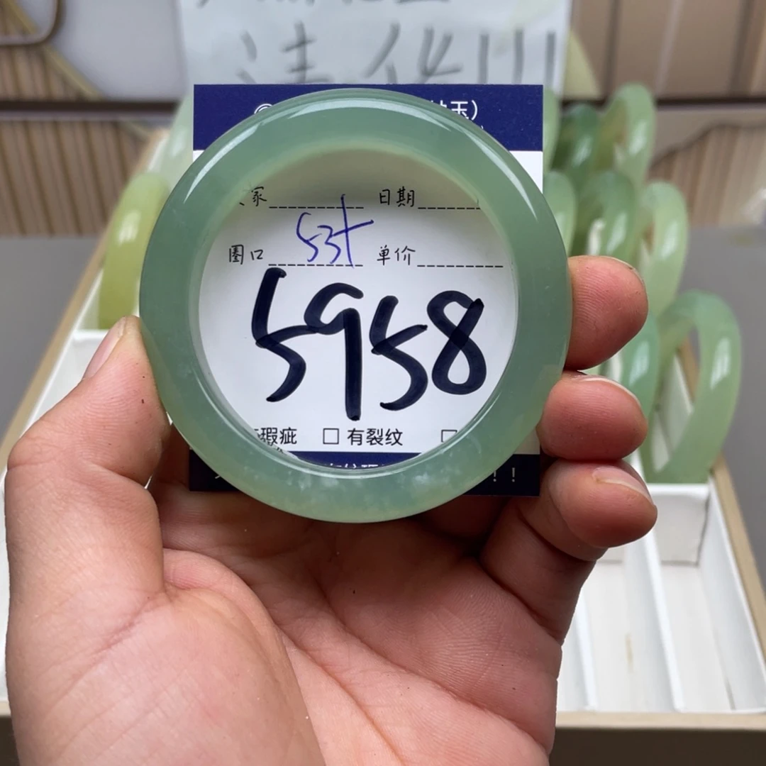 岫玉手镯手镯未镶嵌