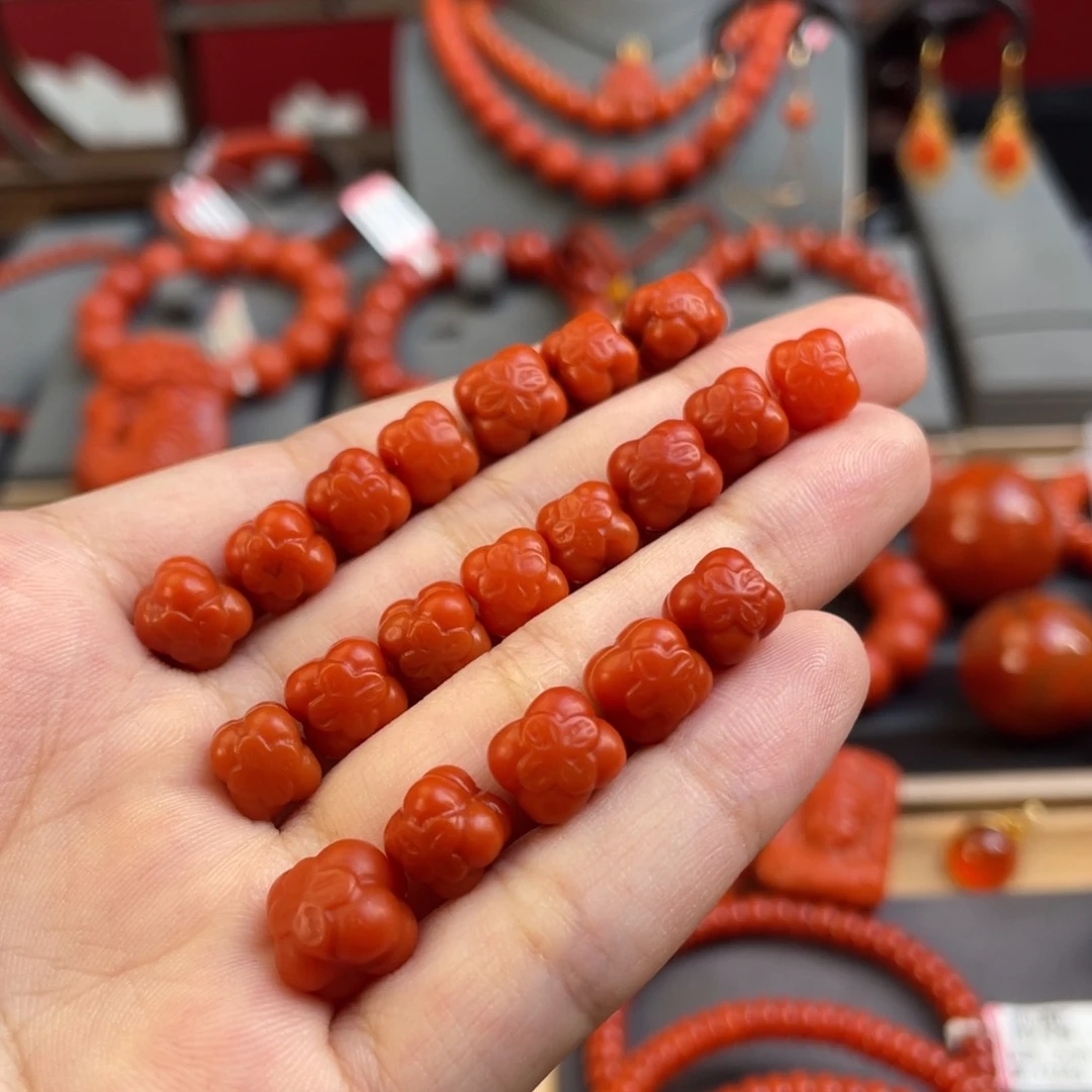 南红玛瑙雕刻件未镶嵌