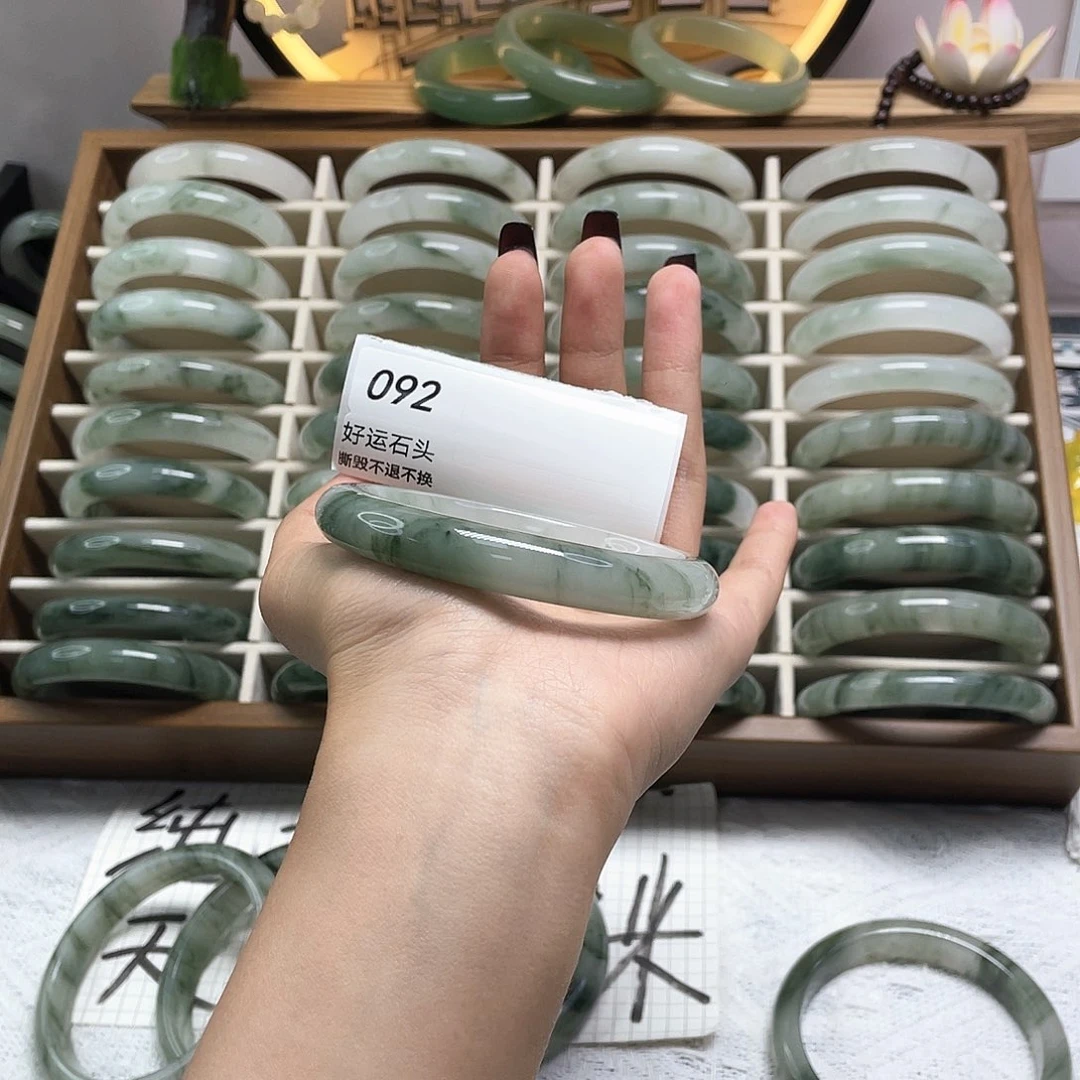 石英质玉未镶嵌手镯092