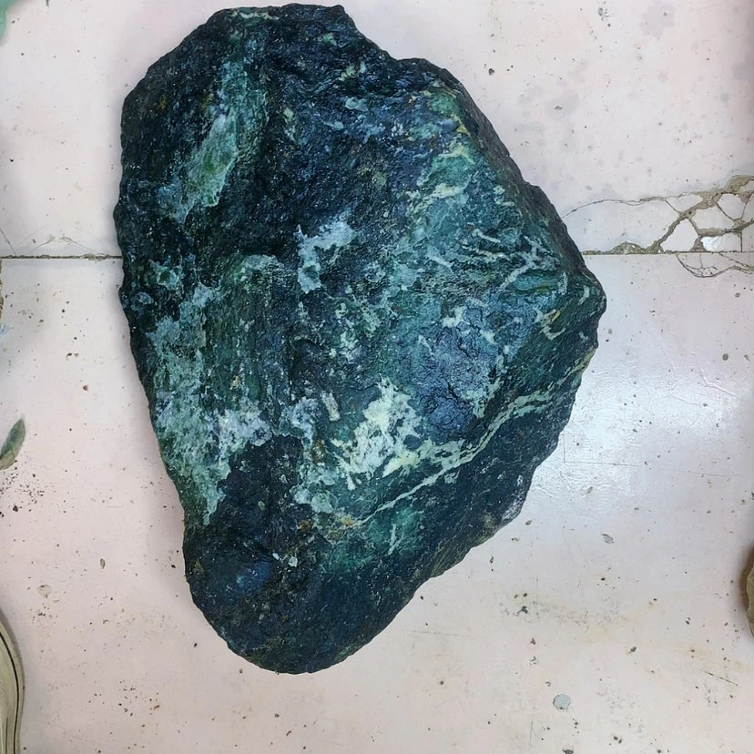 【闪购商品】未镶嵌蛇纹石玉原石d****k