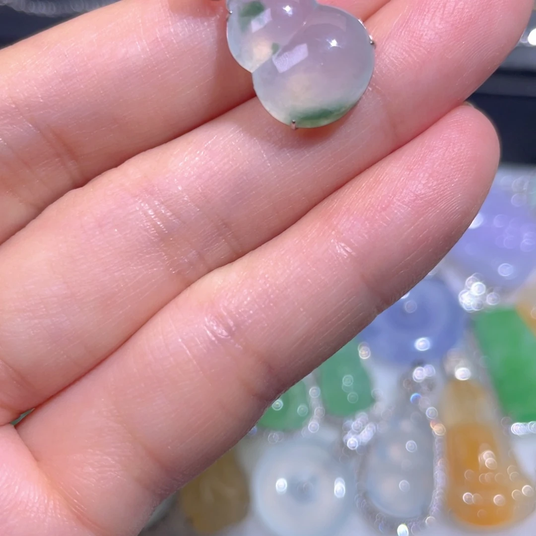 颈饰18K金镶嵌翡翠翡翠