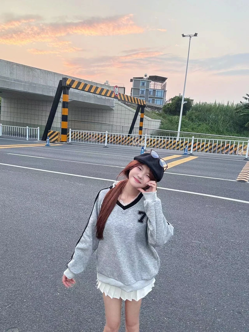 【欣哥合集】2025新款春夏蕾丝百搭显瘦辣妹女装宽松套头加厚休闲