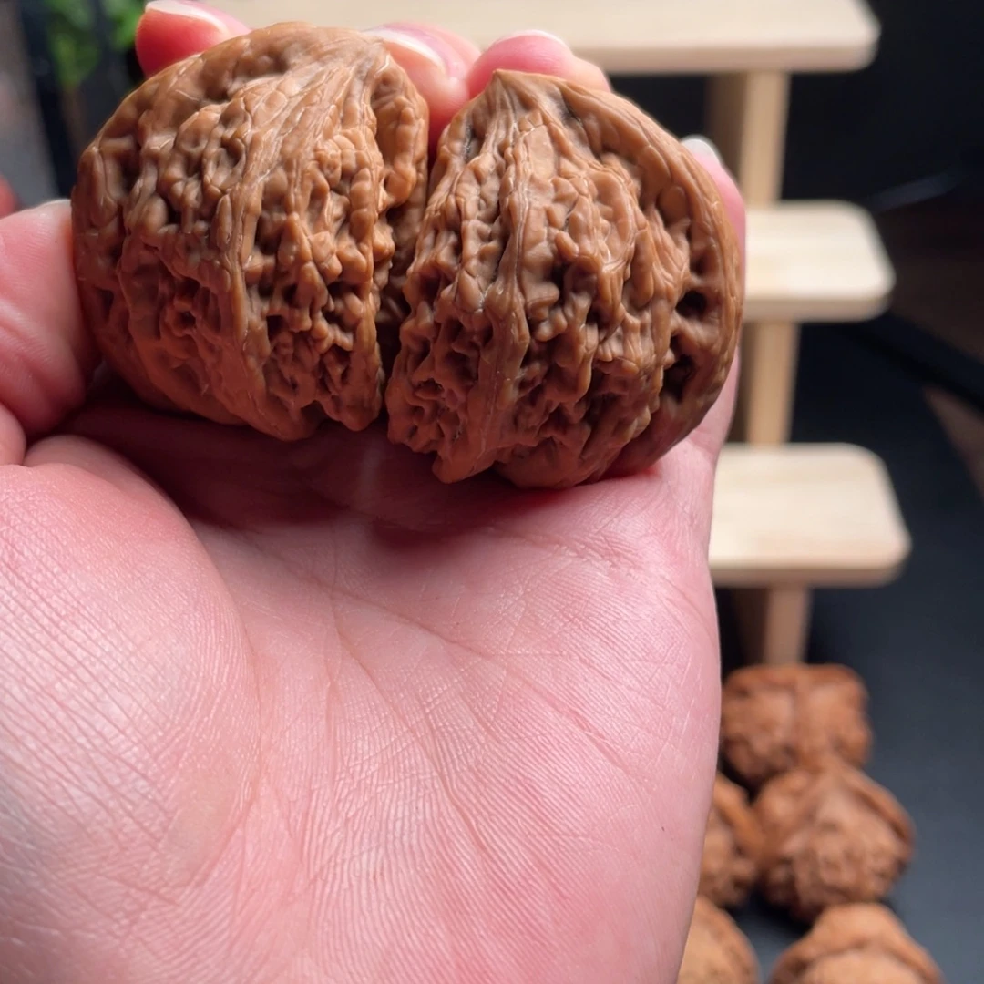 一***，核桃虎头王半壁全品无修