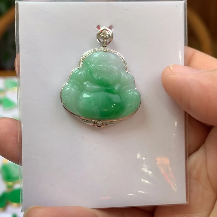 翡翠颈饰18K金镶嵌翡翠吊坠