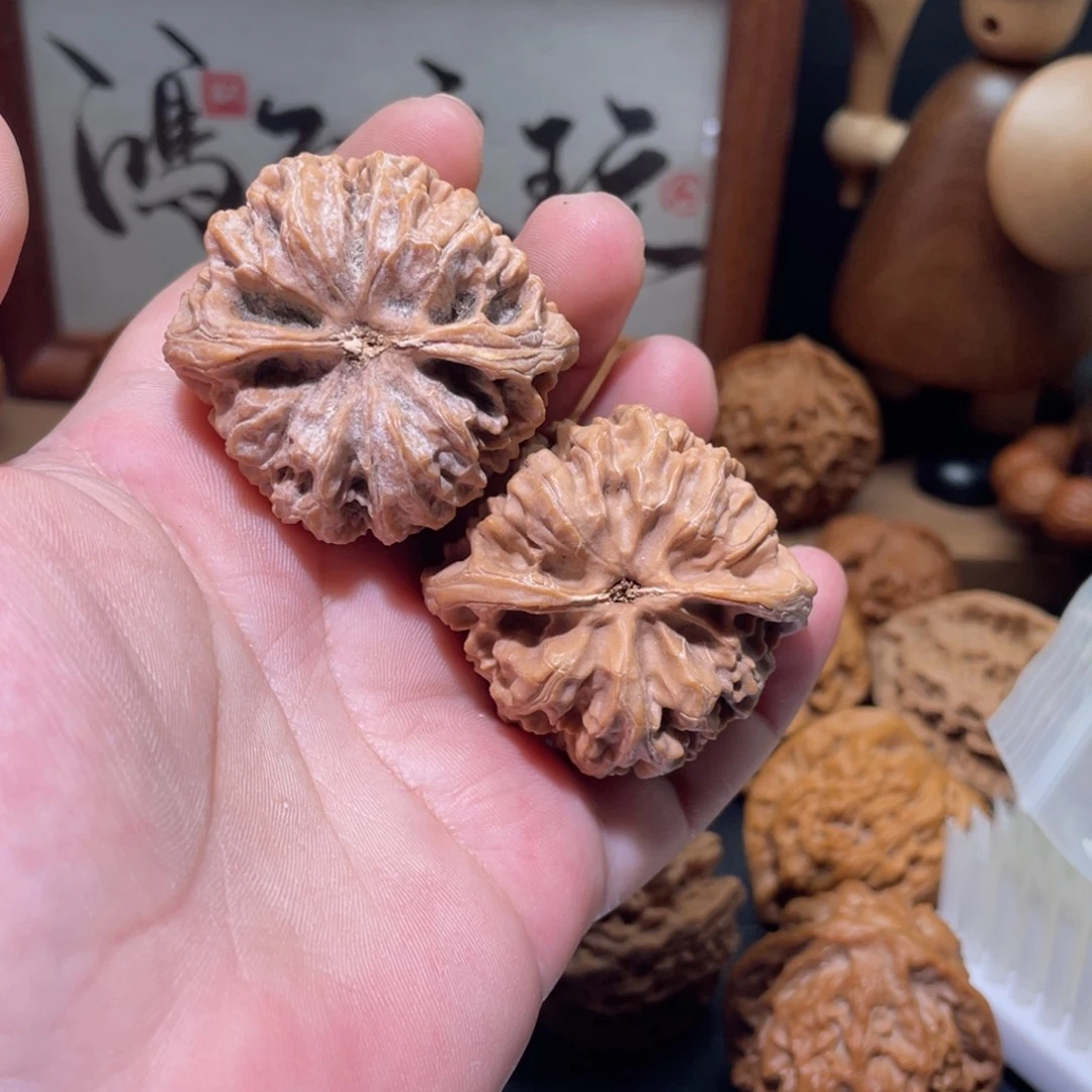 墨***5桃核吊坠41野牛狮子头有黄丝