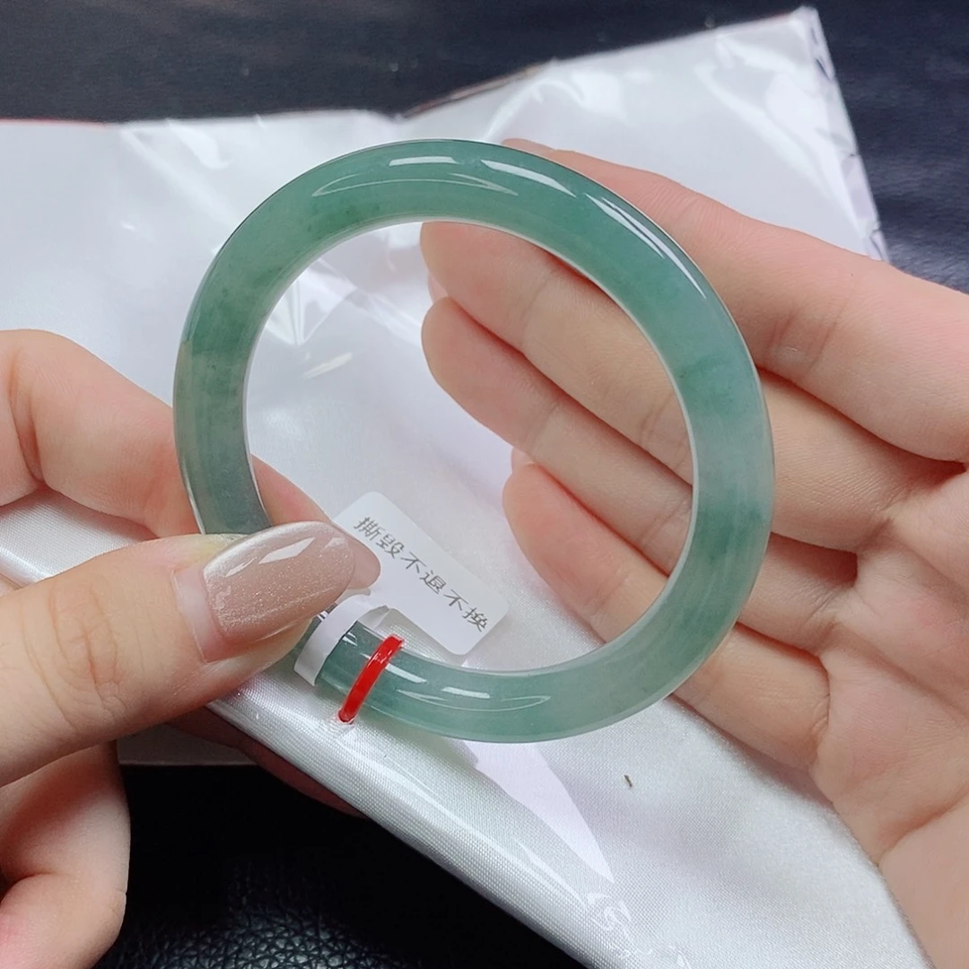 翡翠手镯未镶嵌53圆条起胶满色渐变