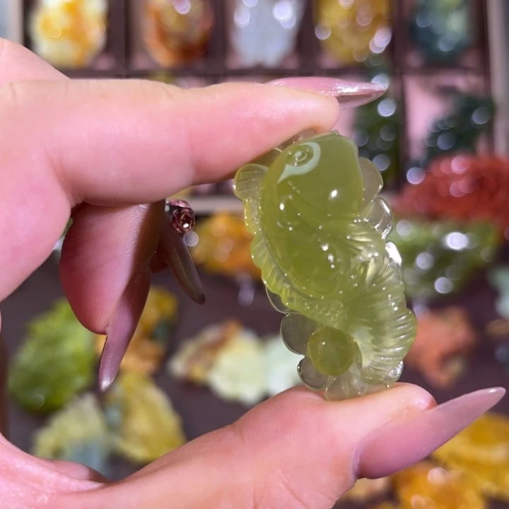 未镶嵌蛇纹石玉颈饰楠*?