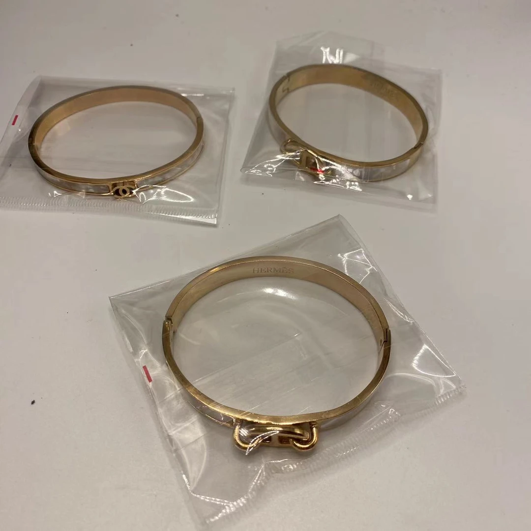 雅翠高奢手镯两色随机b24