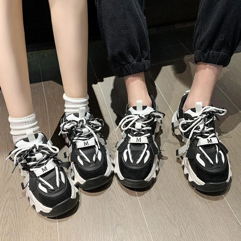 秋冬情侣鞋子一对2025新款厚底运动鞋ins百搭黑复古情侣复古厚底