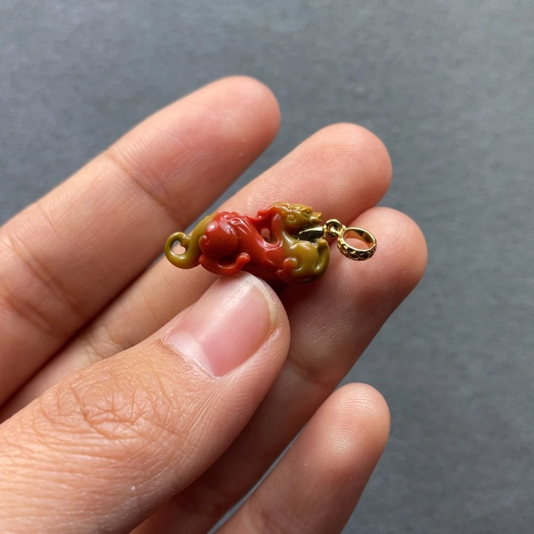 南红玛瑙配饰未镶嵌麒麟