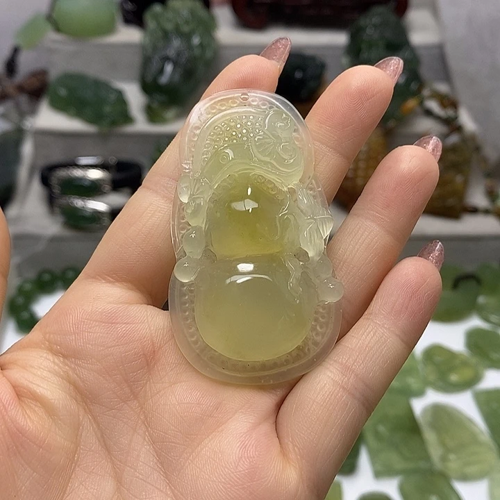 蛇纹石玉未镶嵌挂件