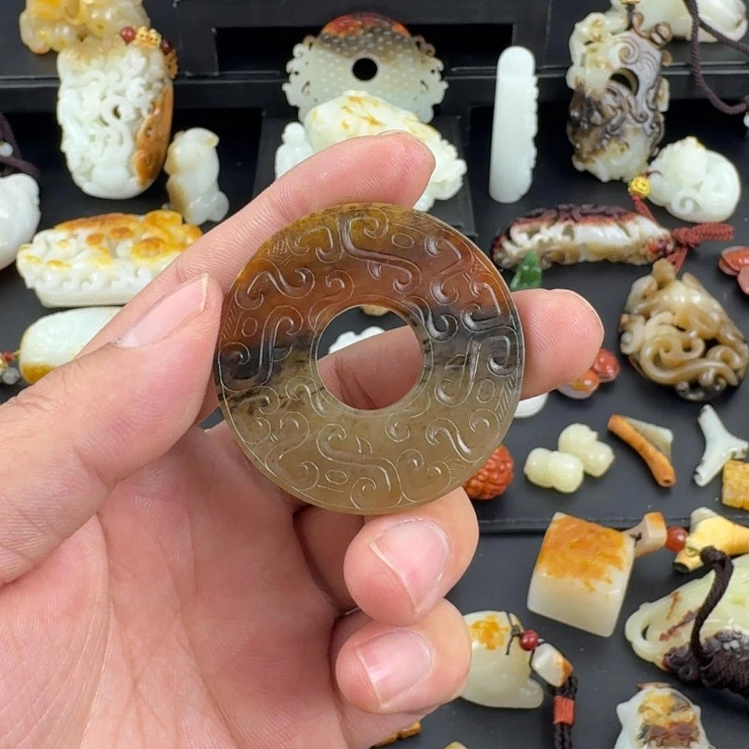 和田玉（糖玉）颈饰未镶嵌岁**歌