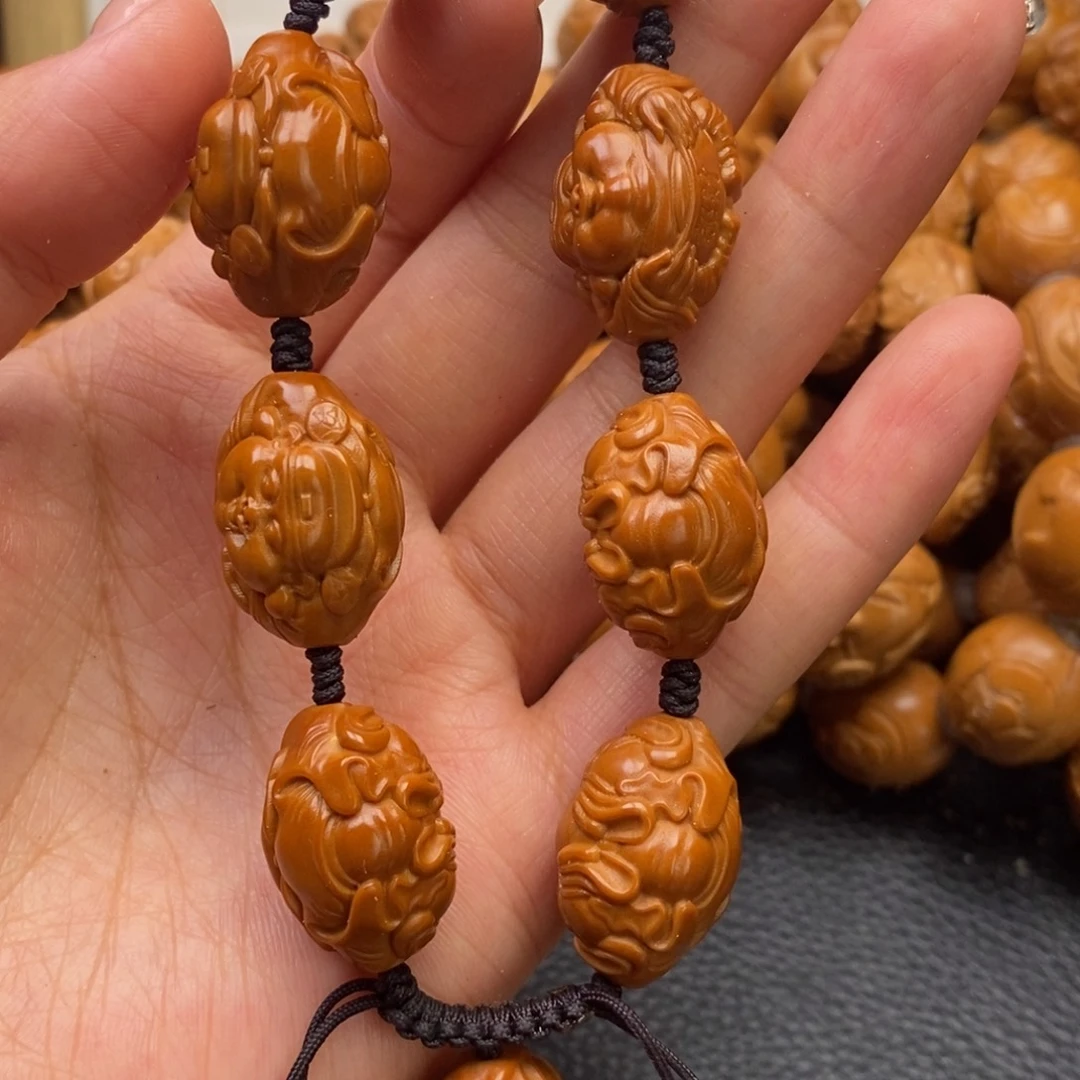 橄榄核吊坠横财神