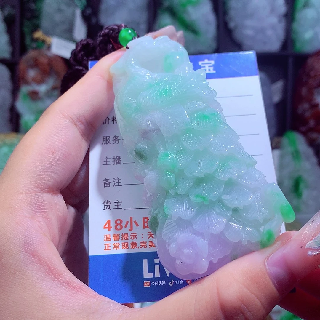 翡翠未镶嵌颈饰挂件