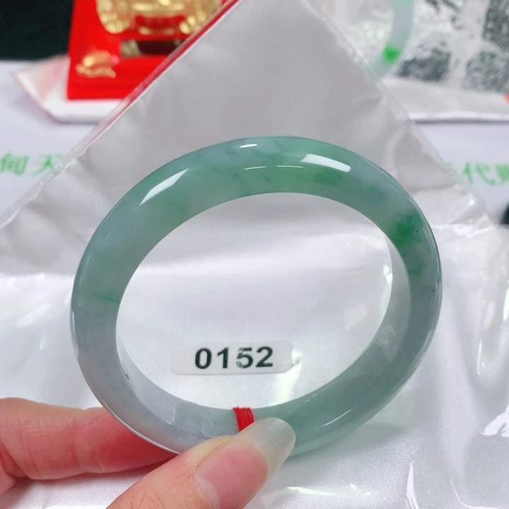 翡翠手镯未镶嵌   编号0152 正圈57