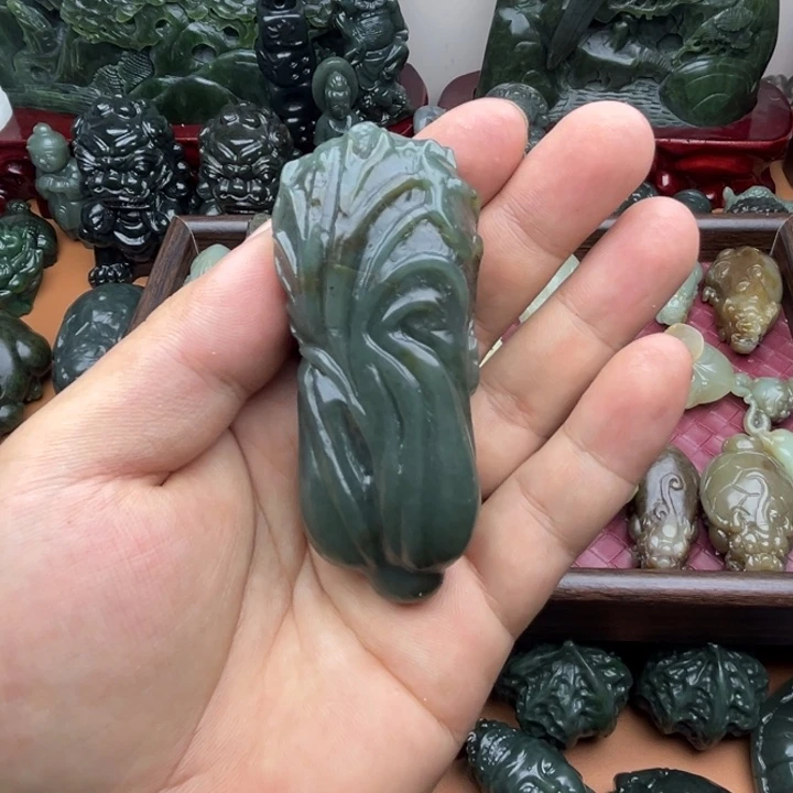 和田玉未镶嵌把件