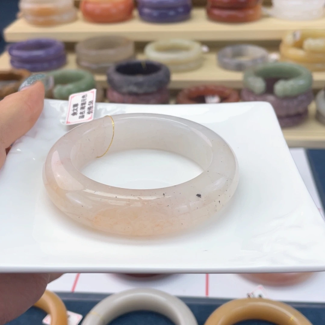 未镶嵌手镯石英岩玉