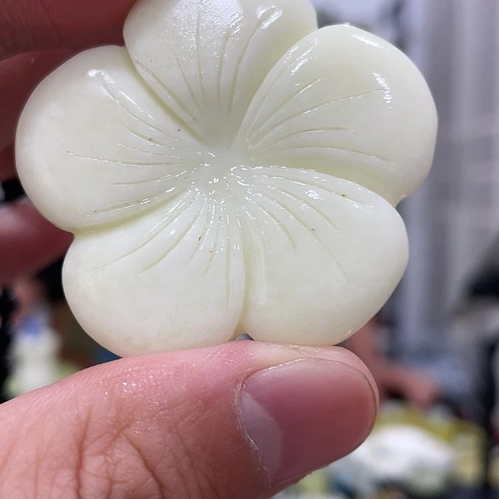 蛇纹石玉未镶嵌吊坠