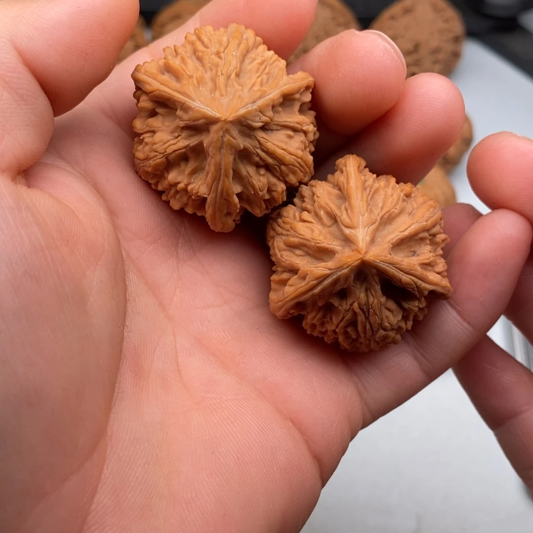 把件文玩核桃38三棱奔驰