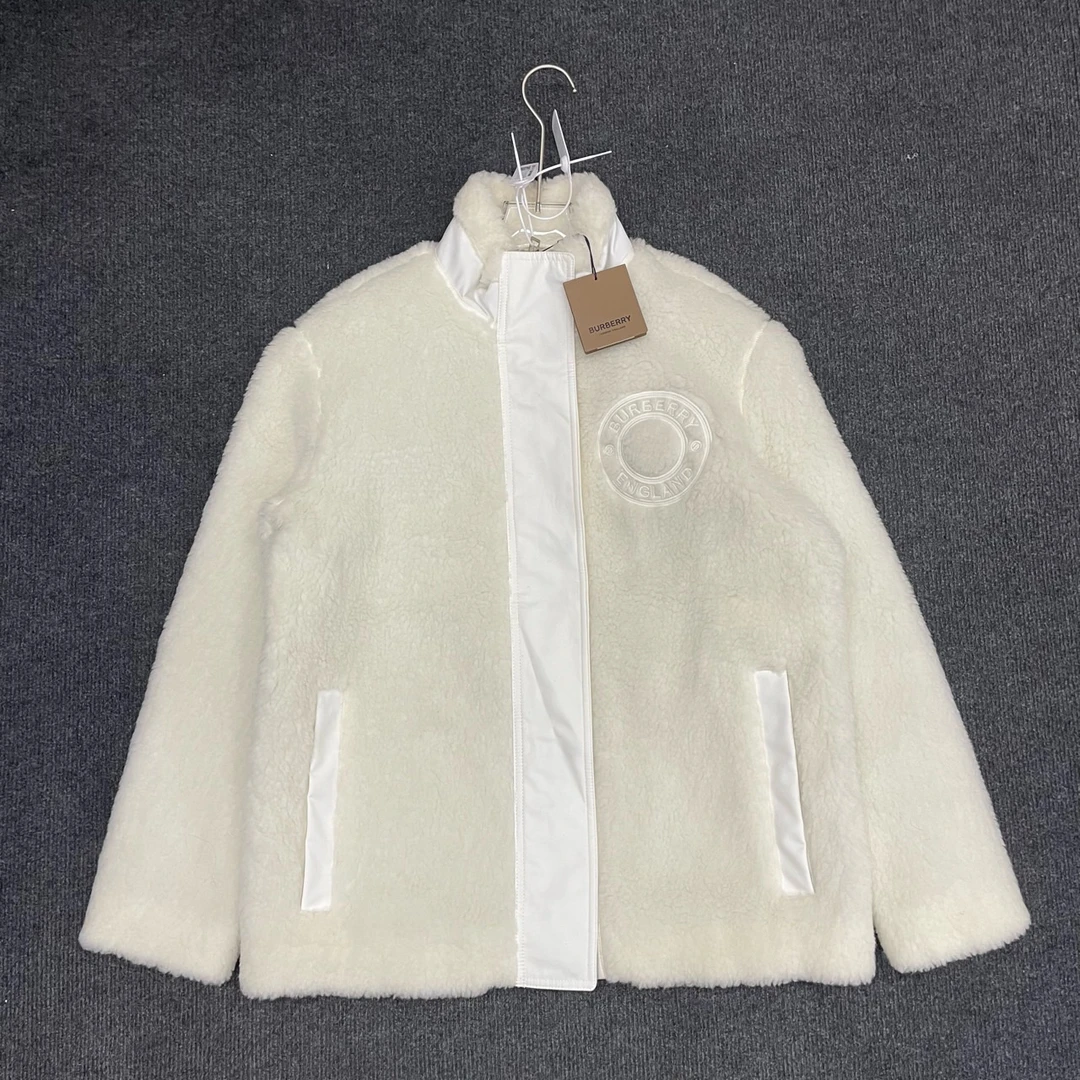 全新未使用 BURBERRY/博柏利 摇粒绒厚款外套/尺码38