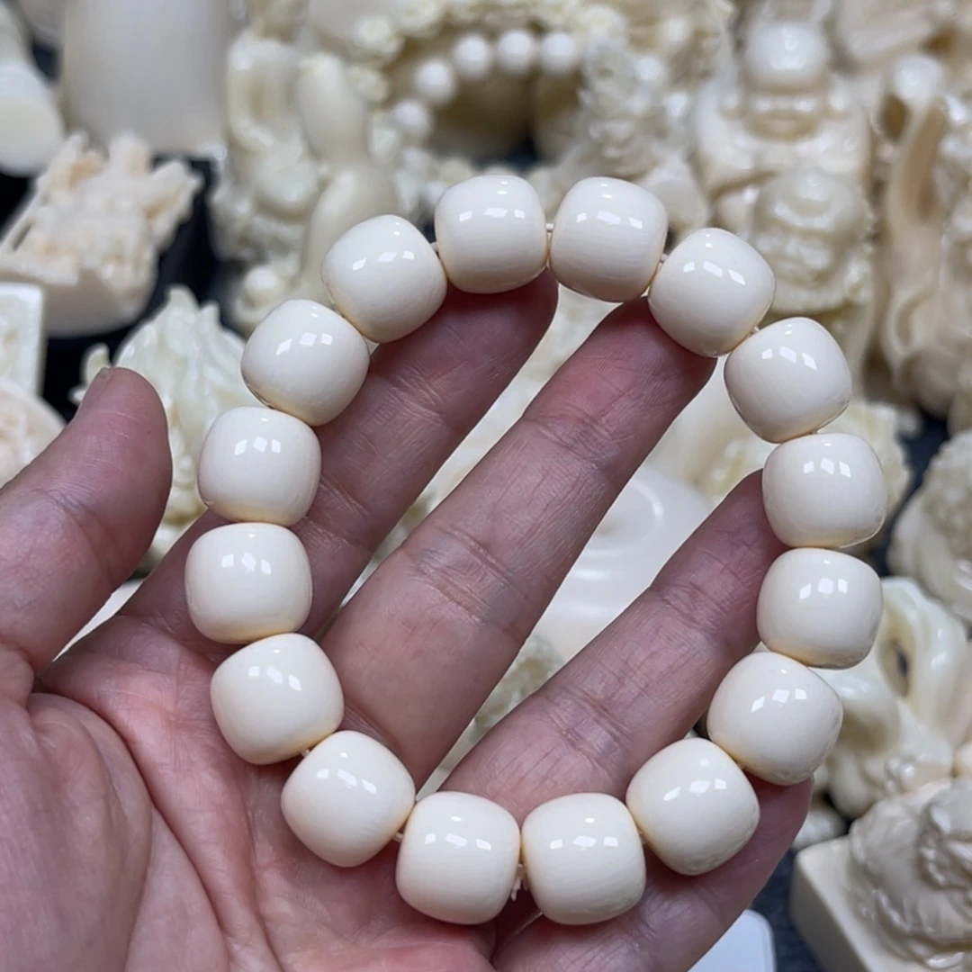 爱***月猛犸象牙把件老型