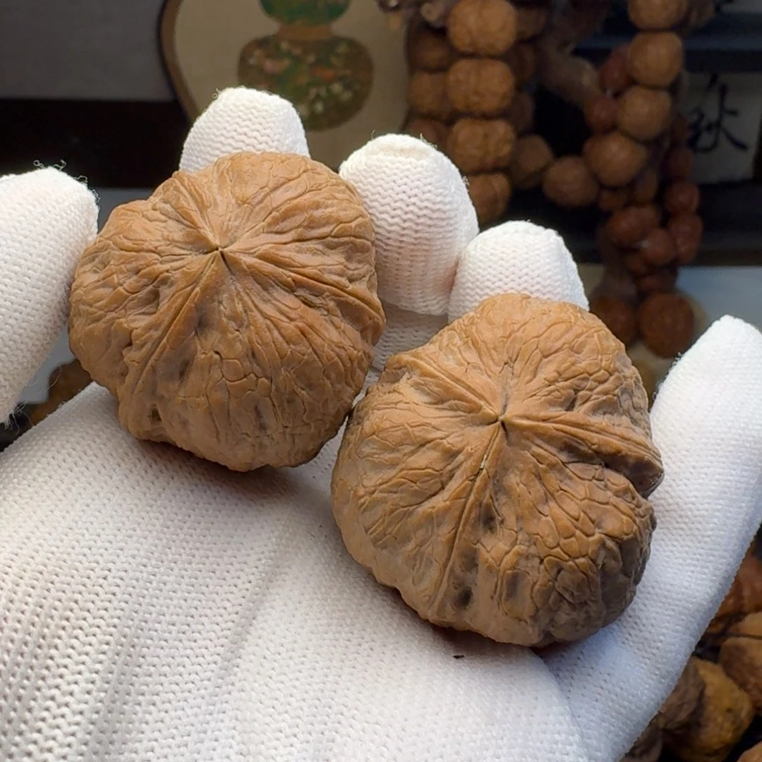 文玩核桃把件红皮三棱38.1