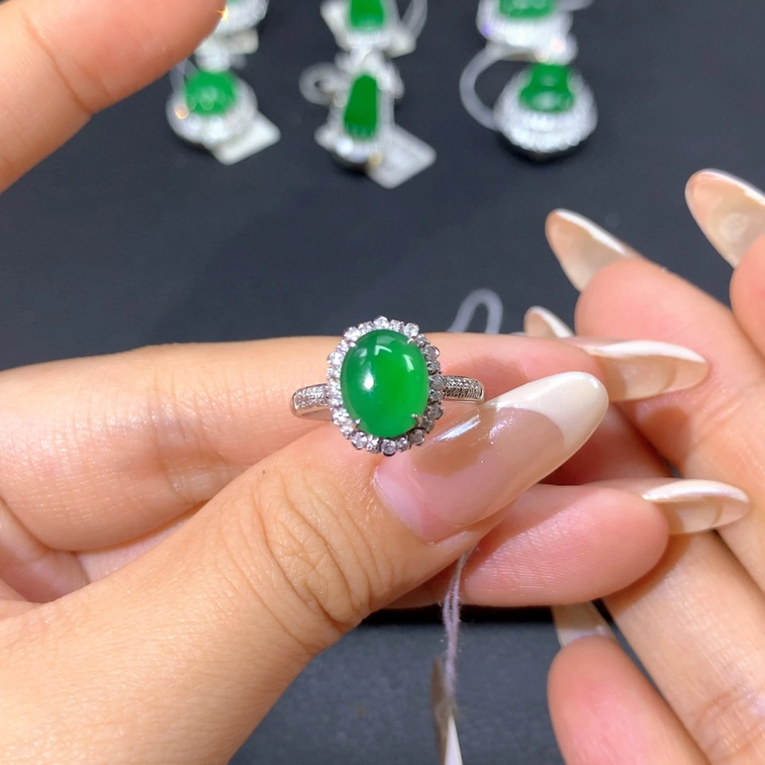 翡翠戒指18K金镶嵌翡翠