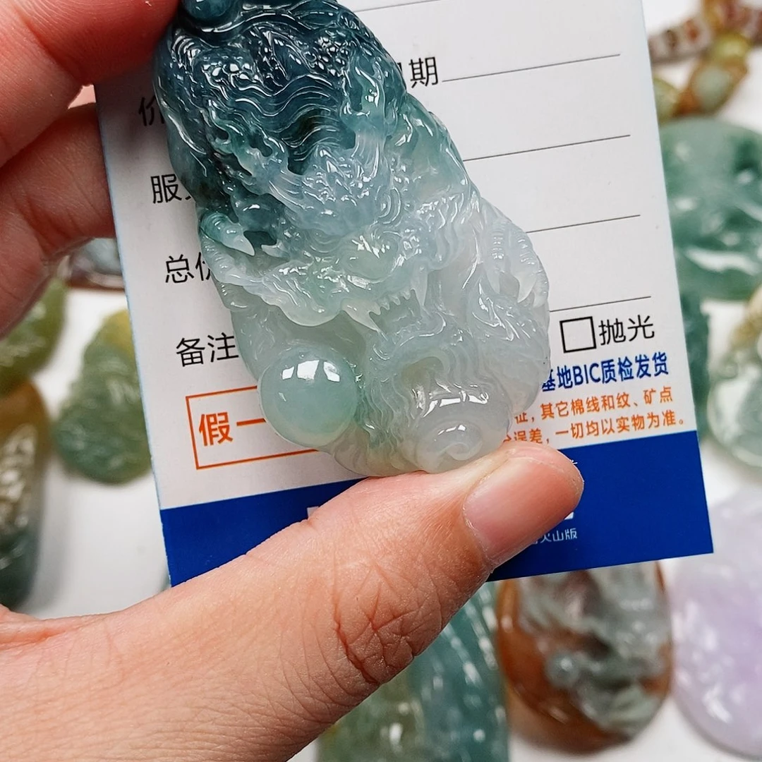 颈饰未镶嵌翡翠龙牌