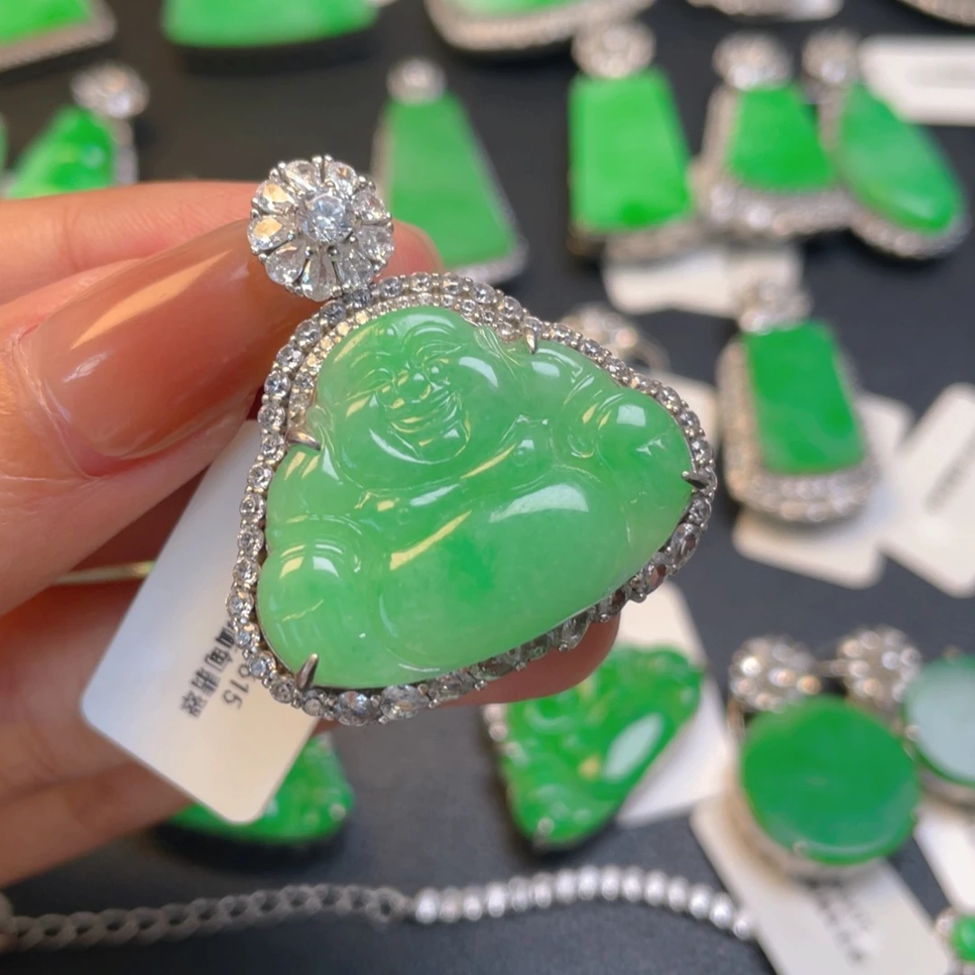 ****星颈饰银S925镶嵌翡翠