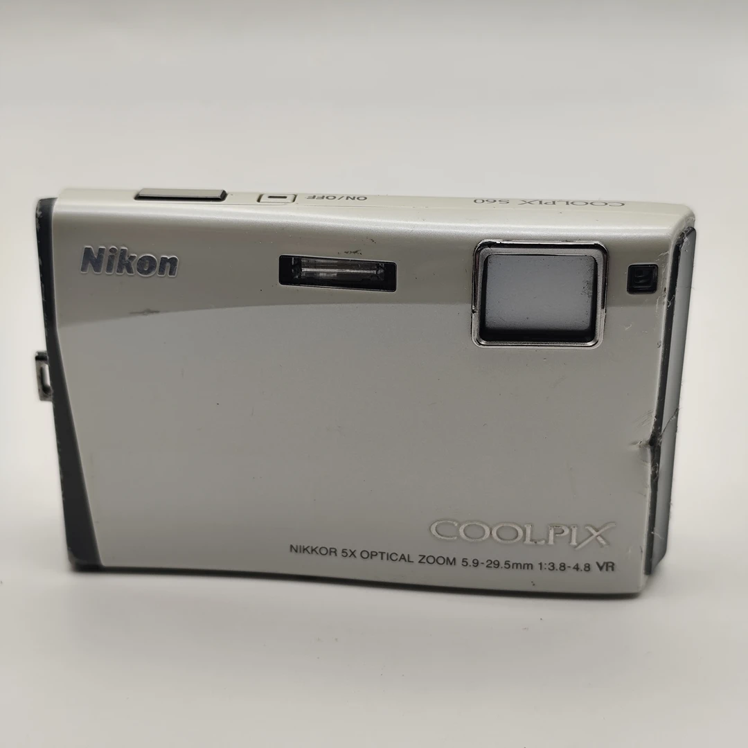 9新 Nikon/尼康 复古ccd相机 尼康s60 白色 810w像素  复古氛围感